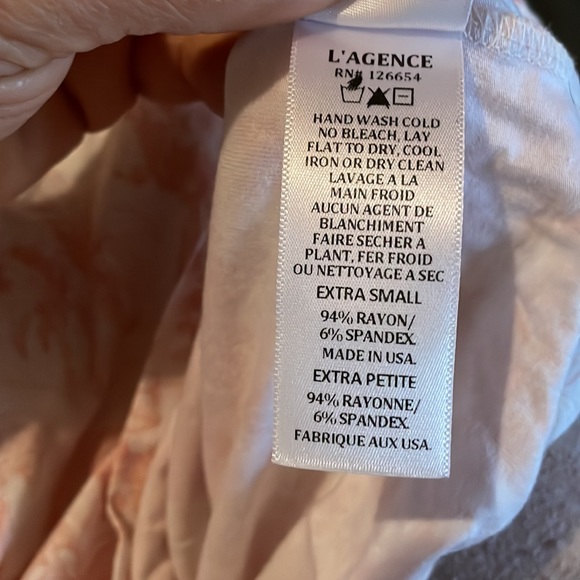 L'Agence Ressi Printed Short Sleeve Crewneck Tee In Rose Tan M Size XS worn once - Picture 3 of 5